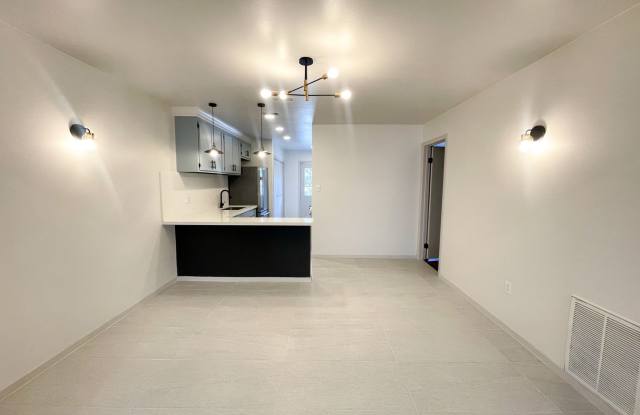 Centrally Located Apartment with Pool!! photos photos
