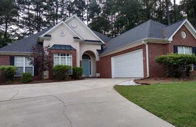 115 Broadleaf Point: 3BR / 2BA, 4-Sided Brick Ranch-Style Home on Front Sloping Lot in Cul-de-sac with Neighborhood HOA. Fenced Yard, Attached 2-Car Garage. AVAILABLE NOW! - 115 Broadleaf Point, Fayetteville, GA 30215