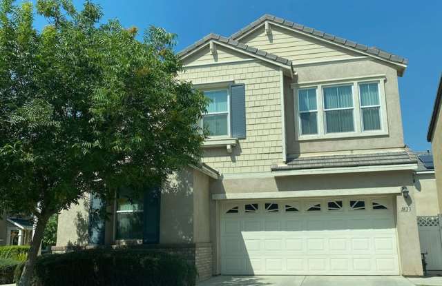 GATED COMMUNITY ! Gallery 1