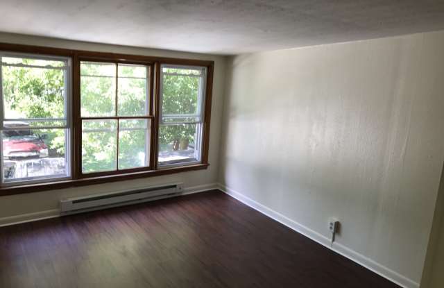 122 N. Penn St. - 3 Bedroom half duplex - $1100 - Available Mid September Gallery 4