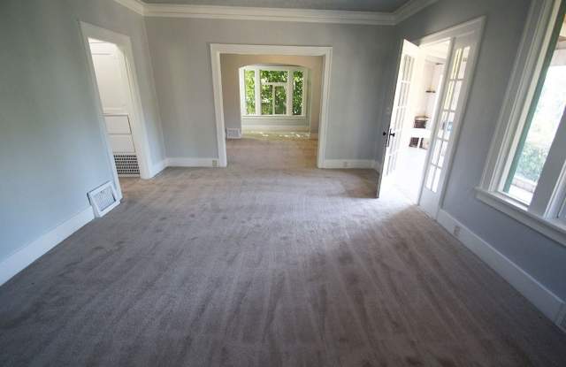 PRIVATE BOTHELL HOME FOR RENT W LARGE YARD & NEW PAINT & CARPET! Gallery 3