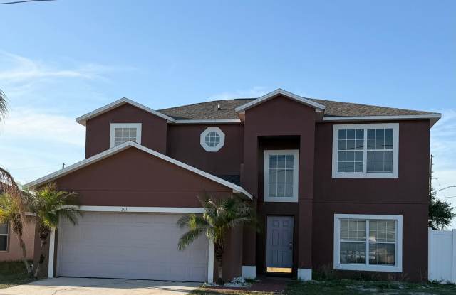 Large 2-Story 4 Bedroom 2.5 Bathroom House w/ Fenced in Yard - For Rent photos photos