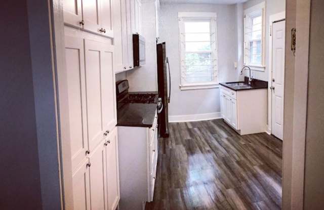 STUDENT RENTAL - HEART OF OAKLAND - 4 BR, 1 BATH TOWNHOUSE Gallery 3