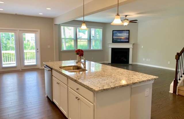4018 LAURA JEAN Way Gallery 2