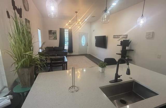 1527 NW 1st Street Gallery 4