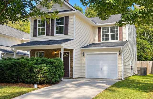 Spacious Living, Modern Comforts & Private Fenced Backyard! Gallery 1