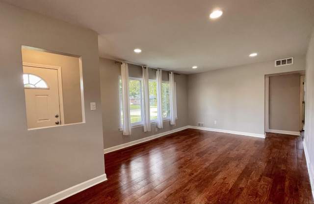 1126 E Hudson Gallery 2