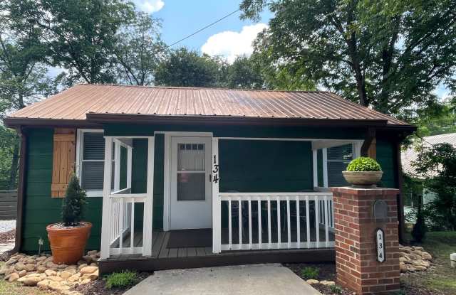 Charming Fully Renovated 2BR/1BA Near Both Hospitals – Washer/Dryer Included! photos photos