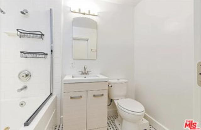 22717 Hatteras Street Gallery 4
