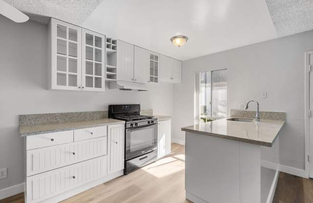 1 Bedroom 1 Bath Apartment Close to South Coast Plaza photos photos