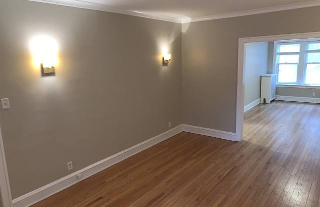 2046 W Farragut Avenue Gallery 4