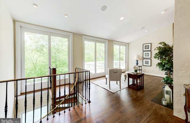 1018 SHIPMAN LANE Gallery 4