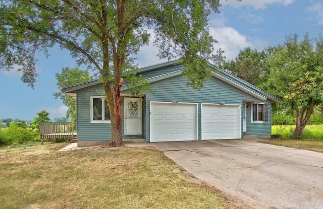 Private  Cozy Duplex In Prime Holland Location photos photos