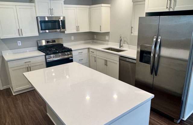 Brand-New 3-Bedroom End-Unit Townhome in Woodburn Gallery 4