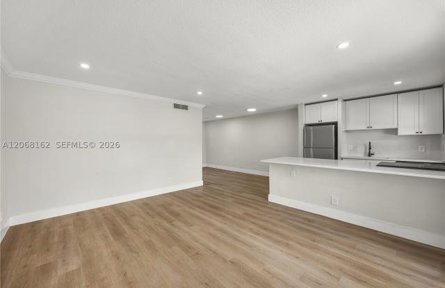 5450 Hollywood Blvd Gallery 2
