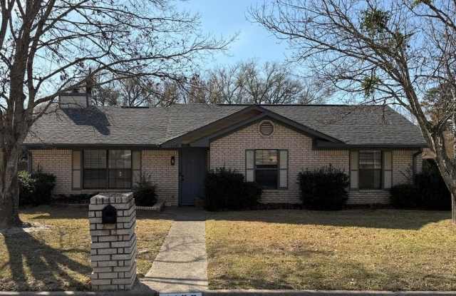 1100 Meadow Dr photos photos