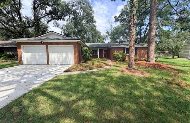 Charming 3BR/2BA Brick Home with 2-Car Garage in Foxborough Subdivision! Gallery 1