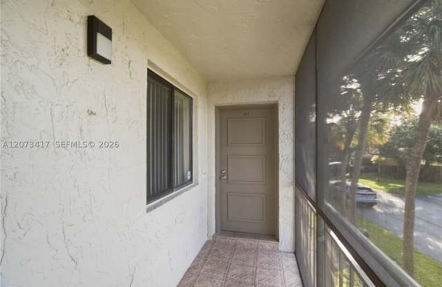 16252 Laurel Dr Gallery 3