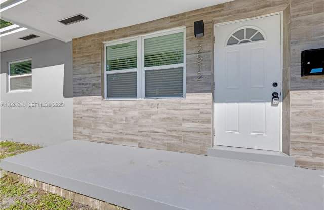 2512 NE 182nd Ter photos photos