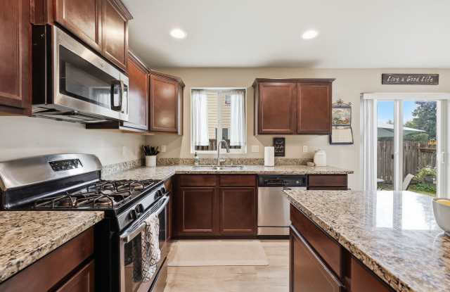 Well Maintained 4 Bedroom Home in CK School District Gallery 3