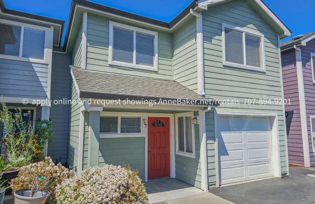 Beautiful 3 Bedroom Home with a Den in Cloverdale - 134 Treadway Court, Cloverdale, CA 95425