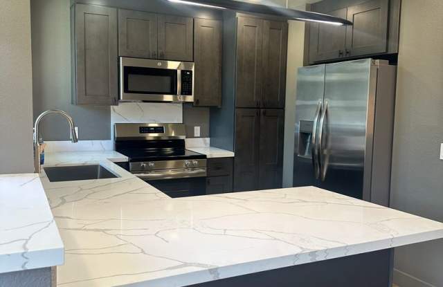 3 Bedrom 2 Bath Duplex Fully Renovated photos photos