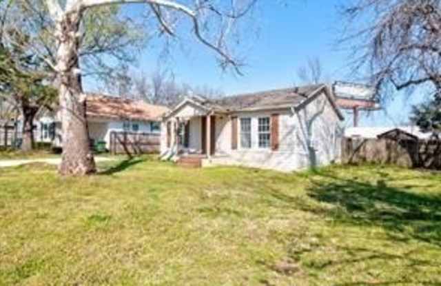 807 Chestnut Street - 807 Chestnut Street, Aubrey, TX 76227