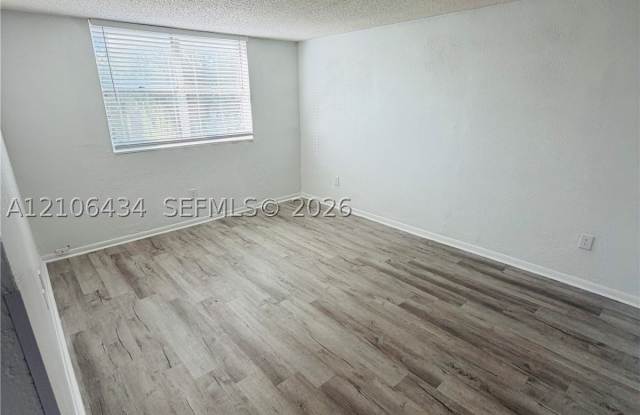 1220 NW 103Rd Ln Gallery 2