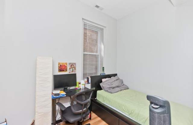 1431 W Flourney Gallery 2