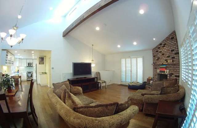 2718 Vanderbilt Lane Gallery 1