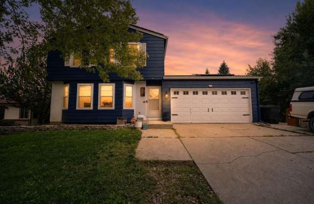 Charming 3BR House in Aurora Gallery 1