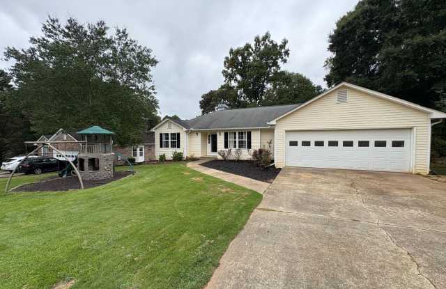 FRESH ON THE MARKET! NOW AVAILABLE! | Three Bedroom, Two Bathroom Home in Gainesville! Gallery 1