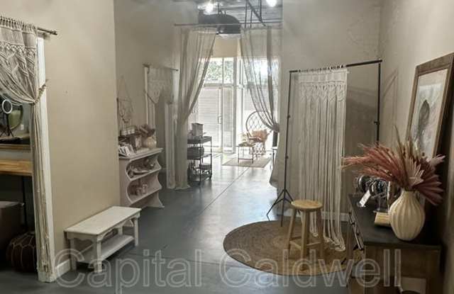2002 E 5th Ave Gallery 4