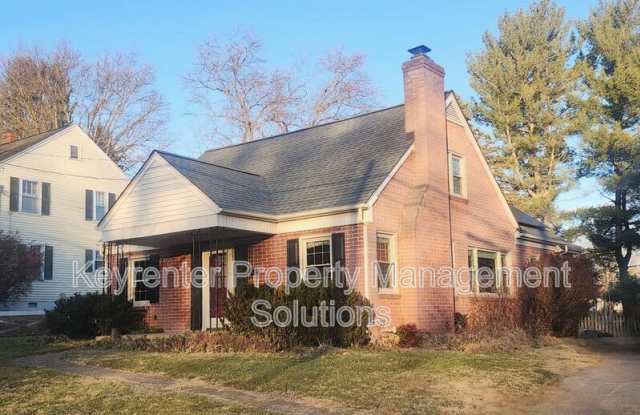 127 College Cir - 127 College Circle, Staunton, VA 24401