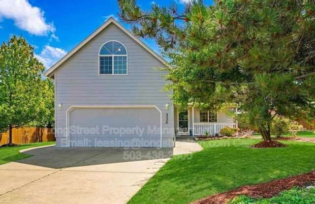 332 NE Carmen Pl Gallery 1