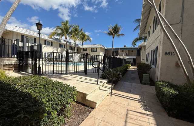 8607 SW 68th Ct Gallery 3