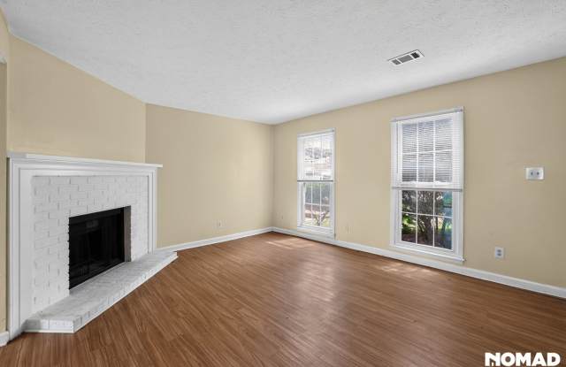 Charming 2BR Townhome in Norcross Gallery 3