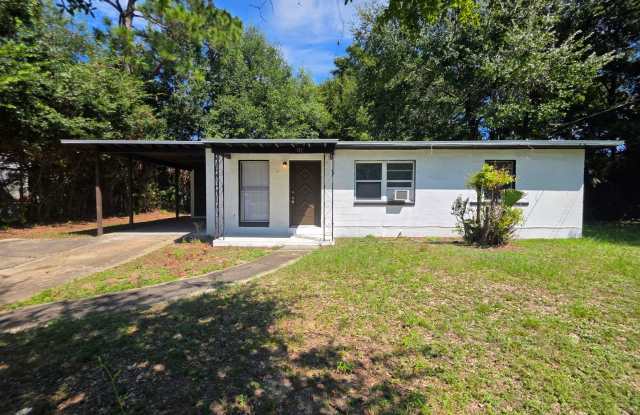 3BR/1.5BA on large lot with covered parking and neighborhood park Gallery 1
