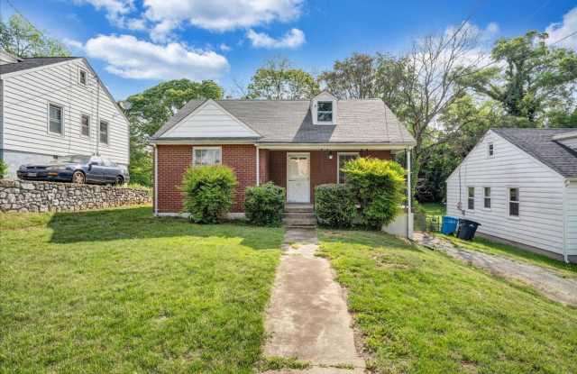 2 bedroom 1 bath with hardwood floors. photos photos