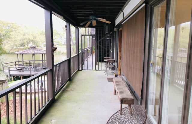 Spacious condo overlooking the LSU Lakes Gallery 4