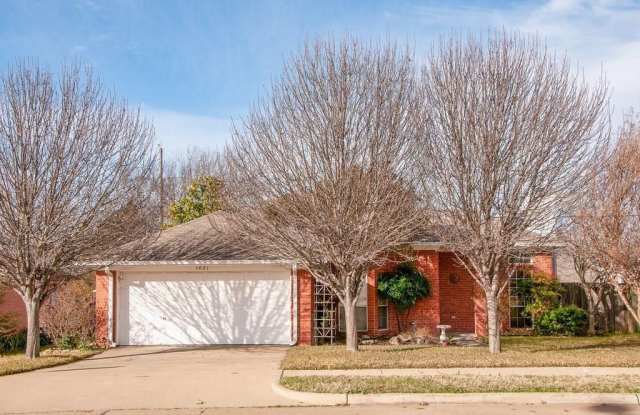 1021 Park Place Boulevard - 1021 Park Place Boulevard, Midlothian, TX 76065