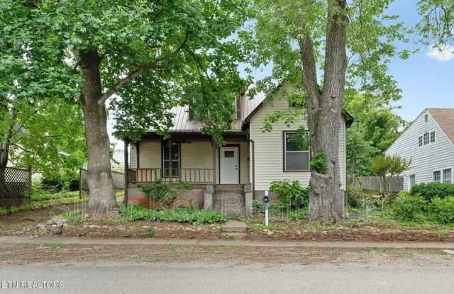 322 Lynn Avenue Gallery 1