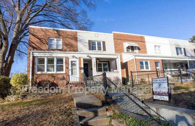 102 Lynhaven Dr. - 102 Lynhaven Drive, Alexandria, VA 22305