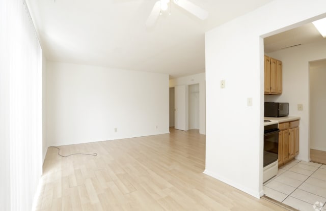 904 N Broadway - #10 - 904 N Broadway Ave, Urbana, IL 61801