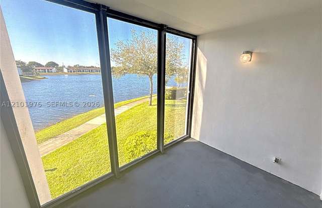210 Lake Pointe Dr Gallery 1