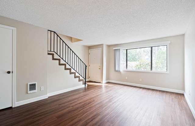 Clean, spacious 2-bdrm/1.5-bath unit in Milwaukie. Private patio, quiet location, designated parking Gallery 4