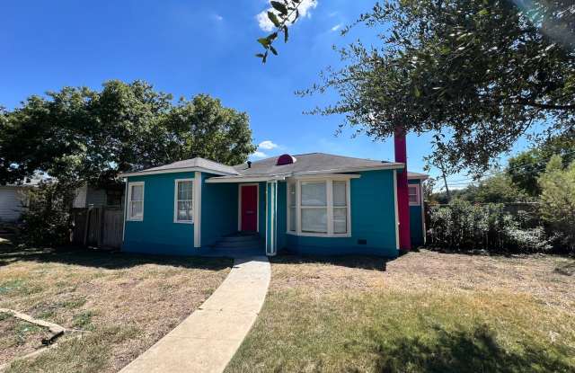 Charming Home In Donaldson Terrace - 816 Shadwell Drive, San Antonio, TX 78228