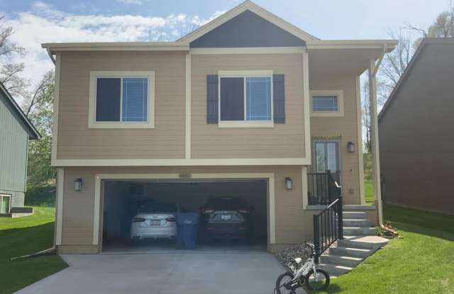 1/2 month off moving special if move in prior to 02/15/2026 - Beautiful 3 bed 2 bath house w 2 car garage $2,095 photos photos