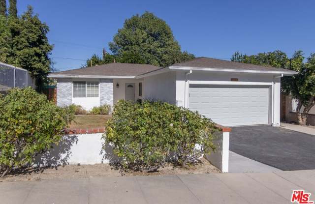 21707 Costanso St photos photos