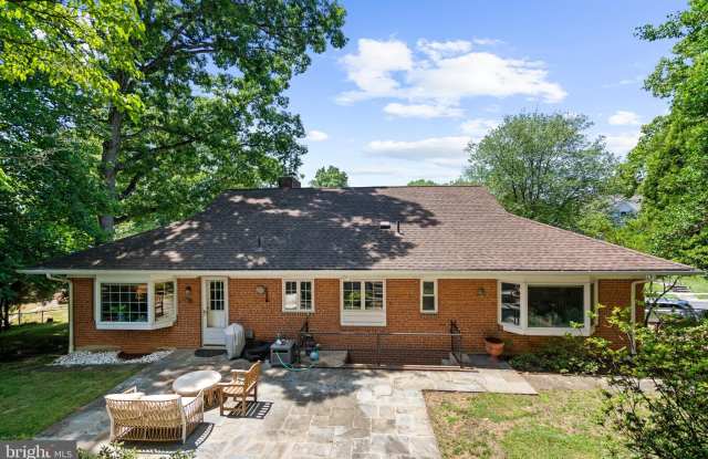 5201 BROOKEWAY Drive Gallery 4